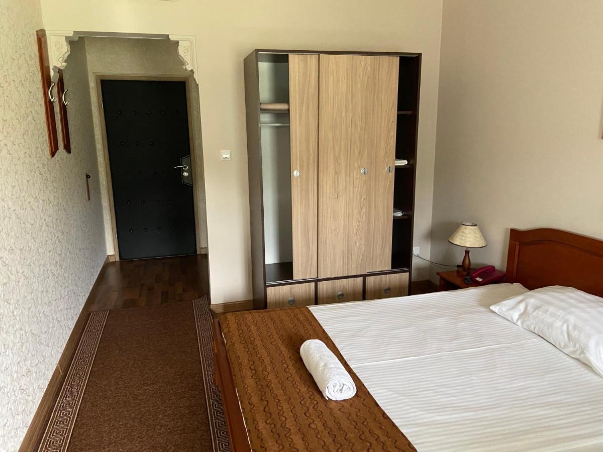 Hotel New Milenium Lukavac Экстерьер фото