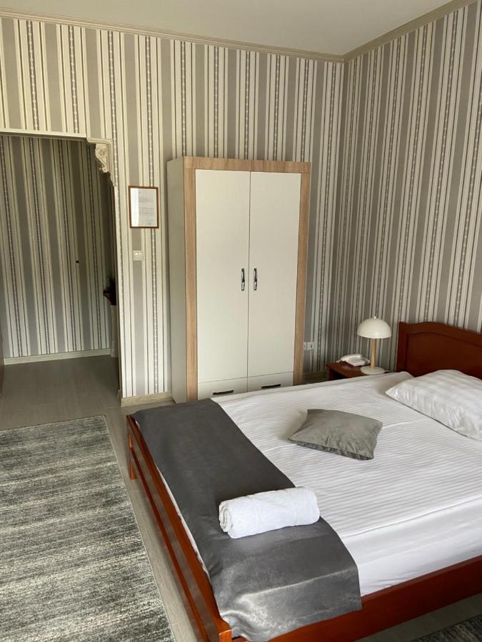 Hotel New Milenium Lukavac Экстерьер фото