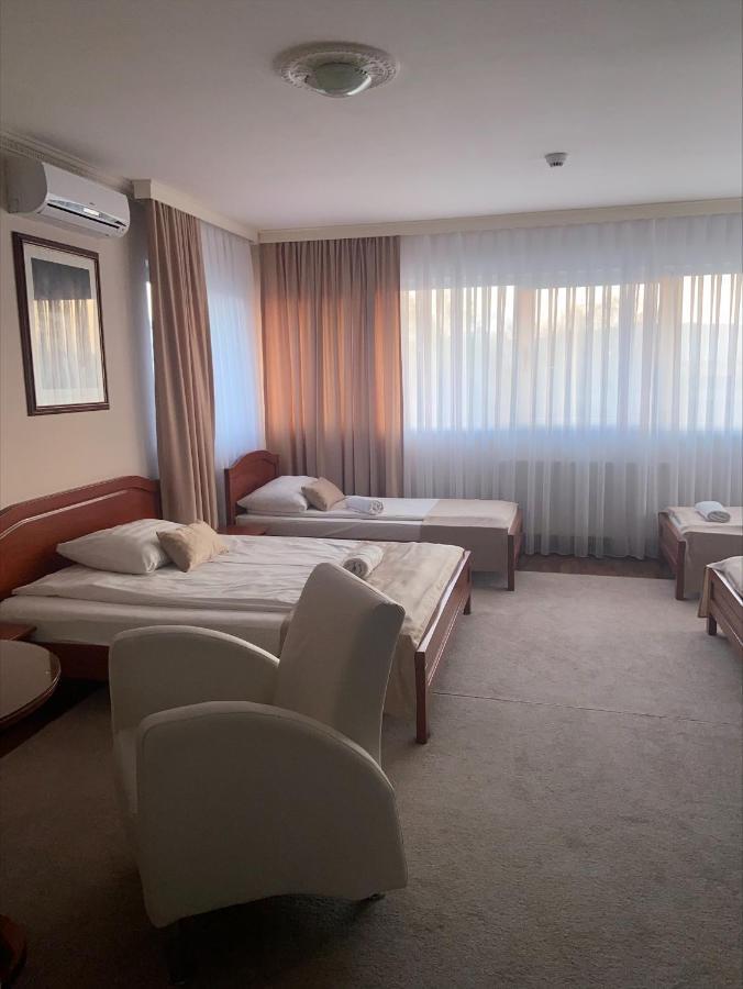 Hotel New Milenium Lukavac Экстерьер фото
