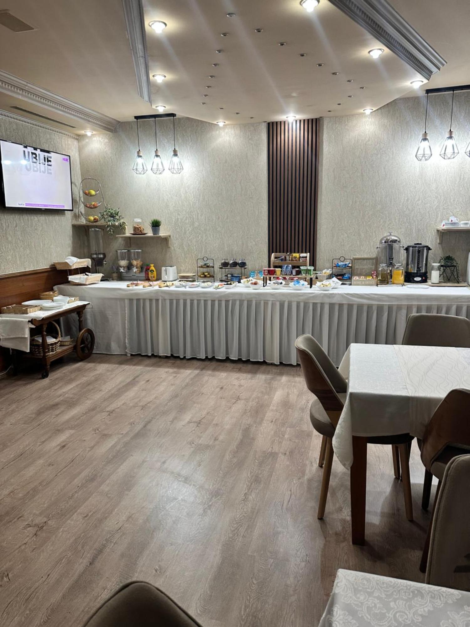 Hotel New Milenium Lukavac Экстерьер фото