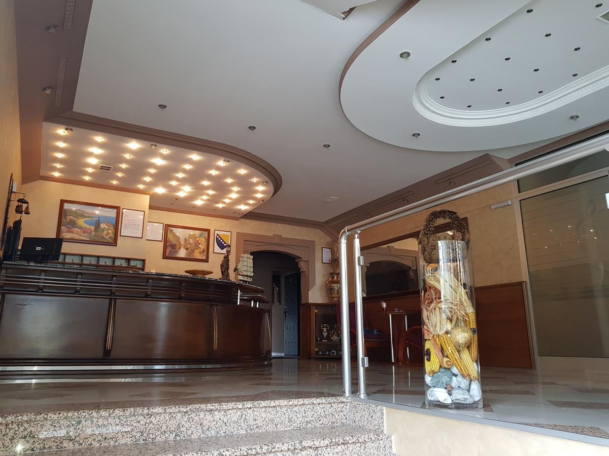 Hotel New Milenium Lukavac Экстерьер фото